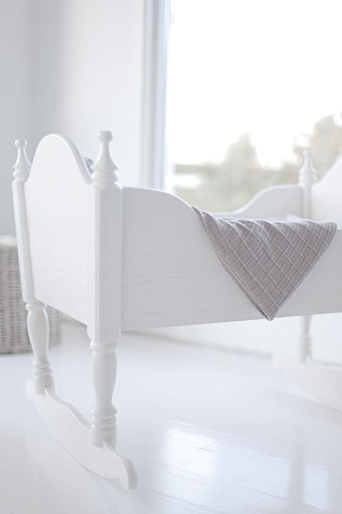 20d1ccdd05d9bbaf73942b3efd49ff96--baby-cradles-girls-toys